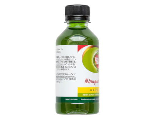 アーユルヴェーダの薬局のBEAMニルグンディヤーディ180mLボトル。緑色のハーブオイルが入った伝統的なアーユルヴェーダケア製品