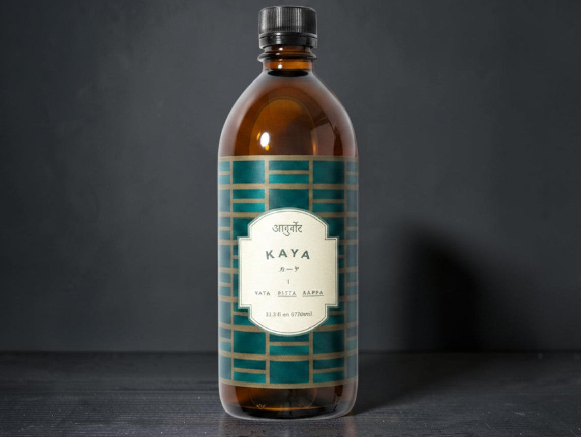 アーユルヴェーダの薬局が開発したシロダーラ専用オイルKAYA。セサミオイルベースのハーブ配合で体のバランスを整える